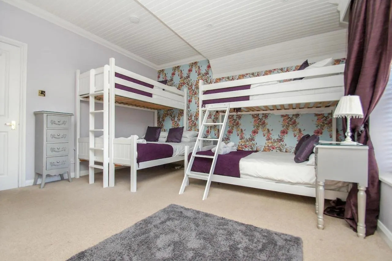 Little Paris - Parking - By Brighton Holiday Lets