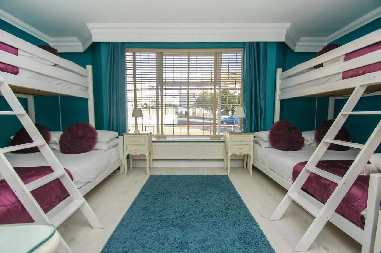Little Paris - Parking - By Brighton Holiday Lets Holiday home
