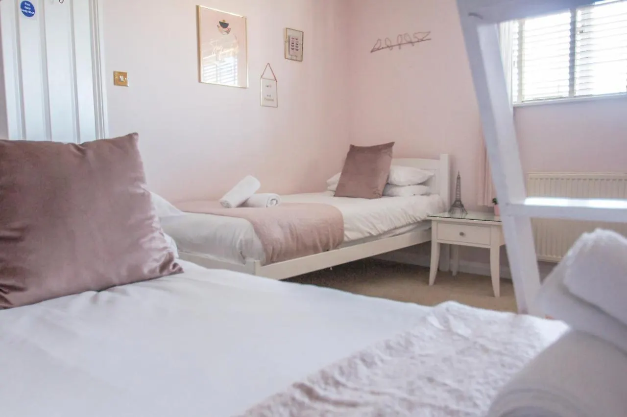 Holiday home Little Paris - Parking - By Brighton Holiday Lets United Kingdom