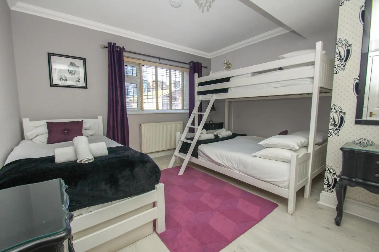 Little Paris - Parking - By Brighton Holiday Lets