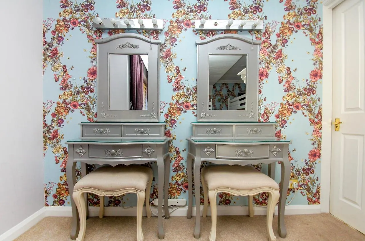 Little Paris - Parking - By Brighton Holiday Lets Holiday home
