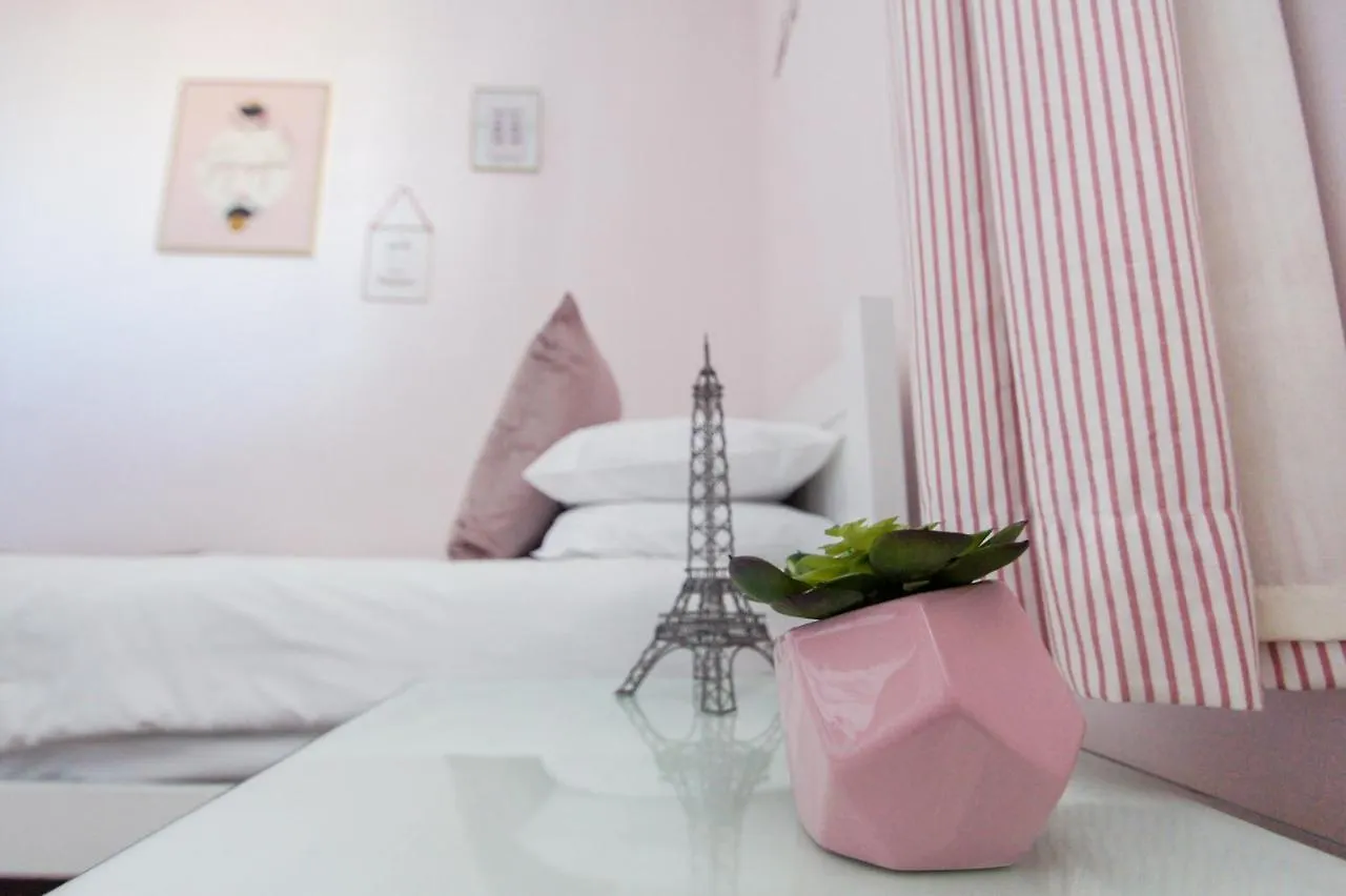 Little Paris - Parking - By Brighton Holiday Lets