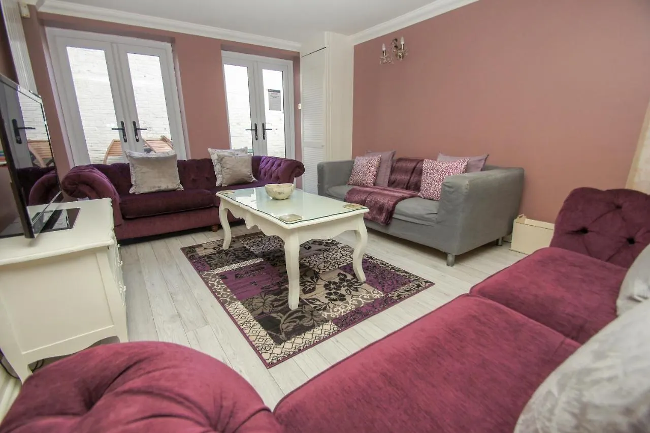 Little Paris - Parking - By Brighton Holiday Lets