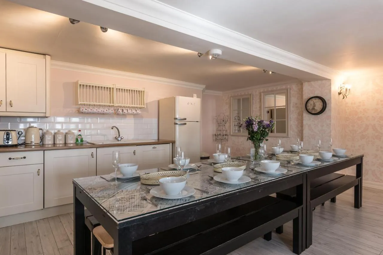 Feriehus Little Paris - Parking - By Brighton Holiday Lets